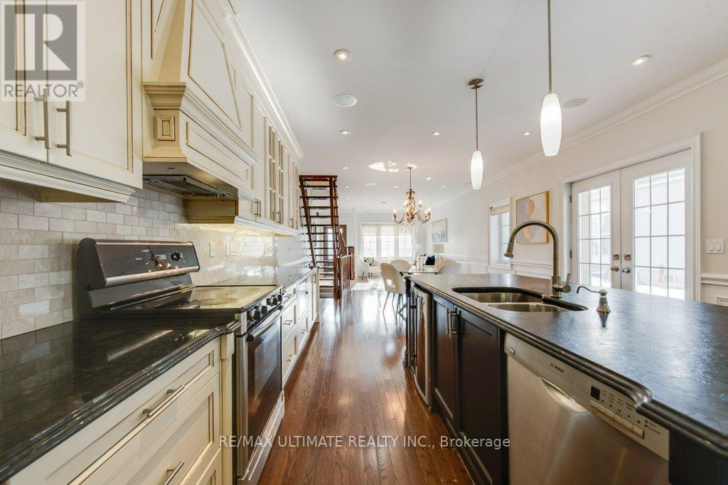 62 Teignmouth Avenue, Toronto, Ontario  M6E 1S9 - Photo 12 - W12779002