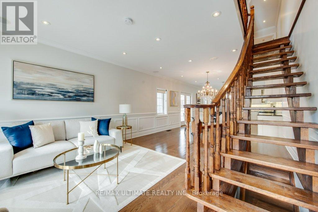 62 Teignmouth Avenue, Toronto, Ontario  M6E 1S9 - Photo 3 - W12779002