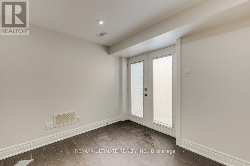 62 Teignmouth Avenue, Toronto, Ontario  M6E 1S9 - Photo 38 - W12779002