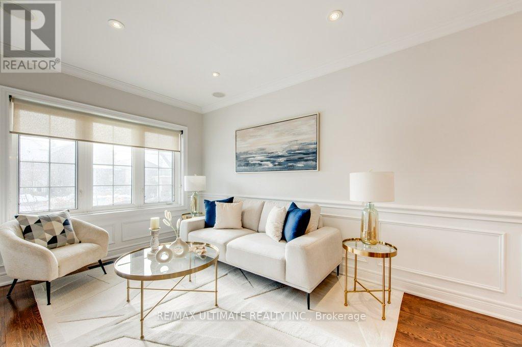 62 Teignmouth Avenue, Toronto, Ontario  M6E 1S9 - Photo 4 - W12779002