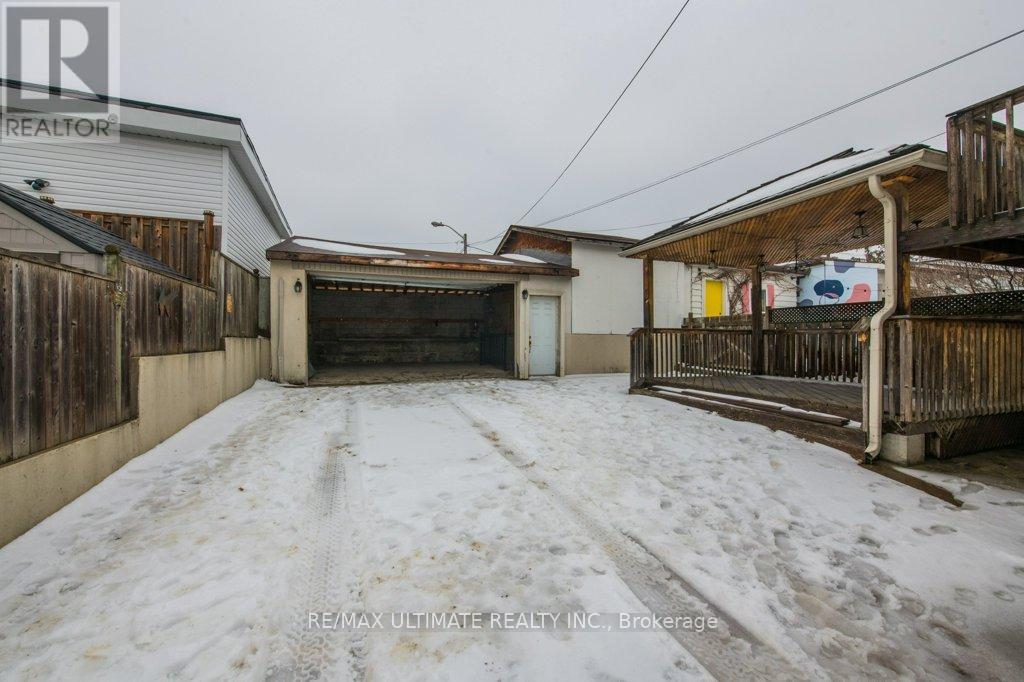 62 Teignmouth Avenue, Toronto, Ontario  M6E 1S9 - Photo 45 - W12779002