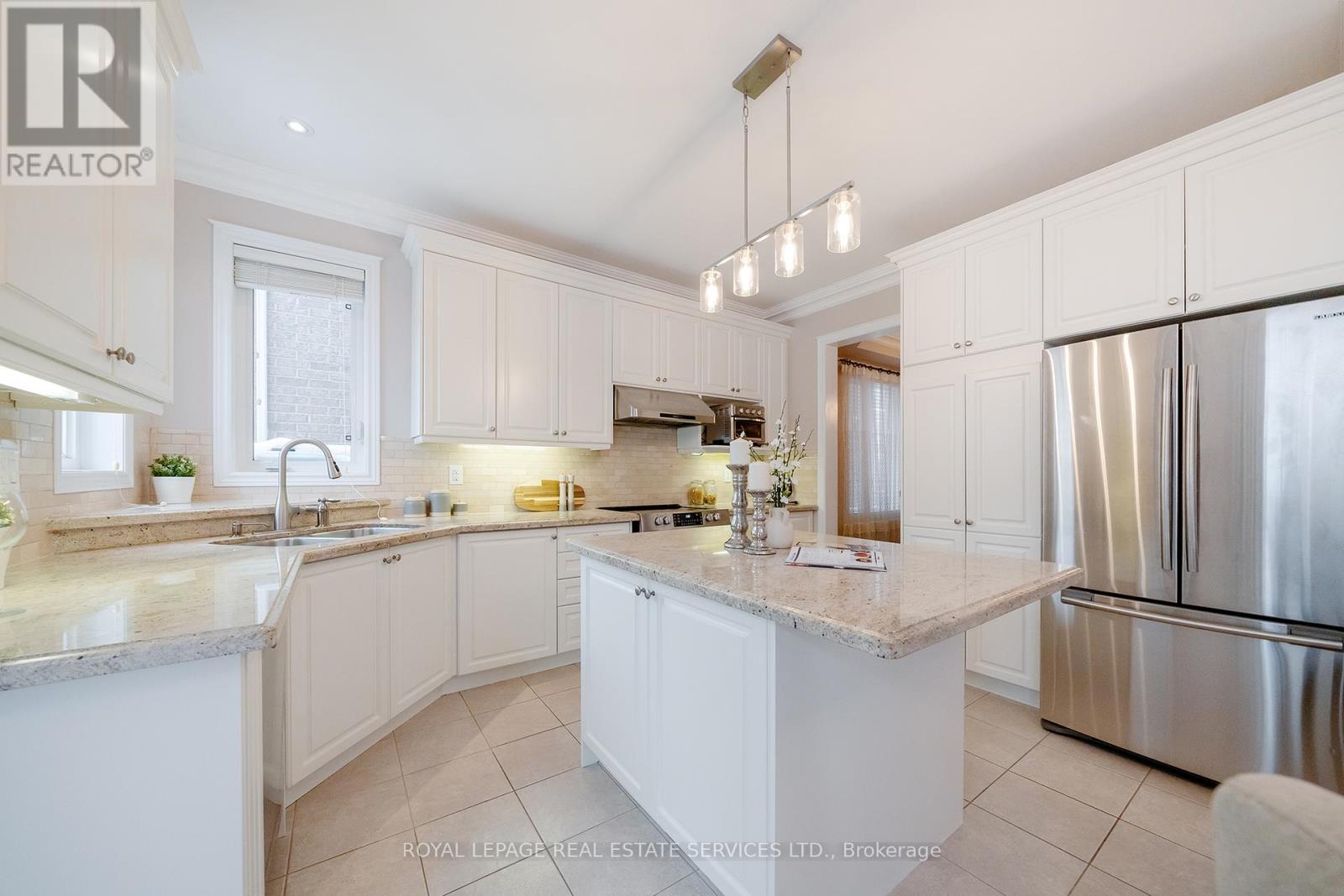 165 Alison Crescent, Oakville, Ontario  L6L 0C7 - Photo 15 - W12779006