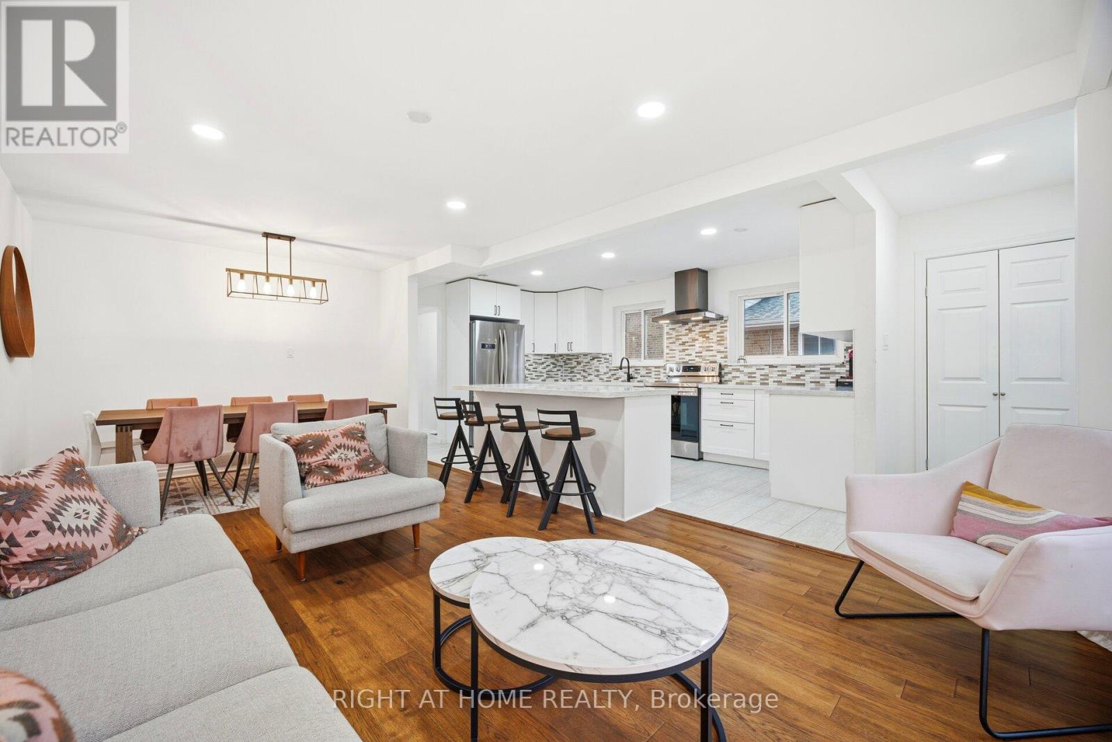 423 Melores Drive, Burlington, Ontario  L7L 4V3 - Photo 11 - W12779054