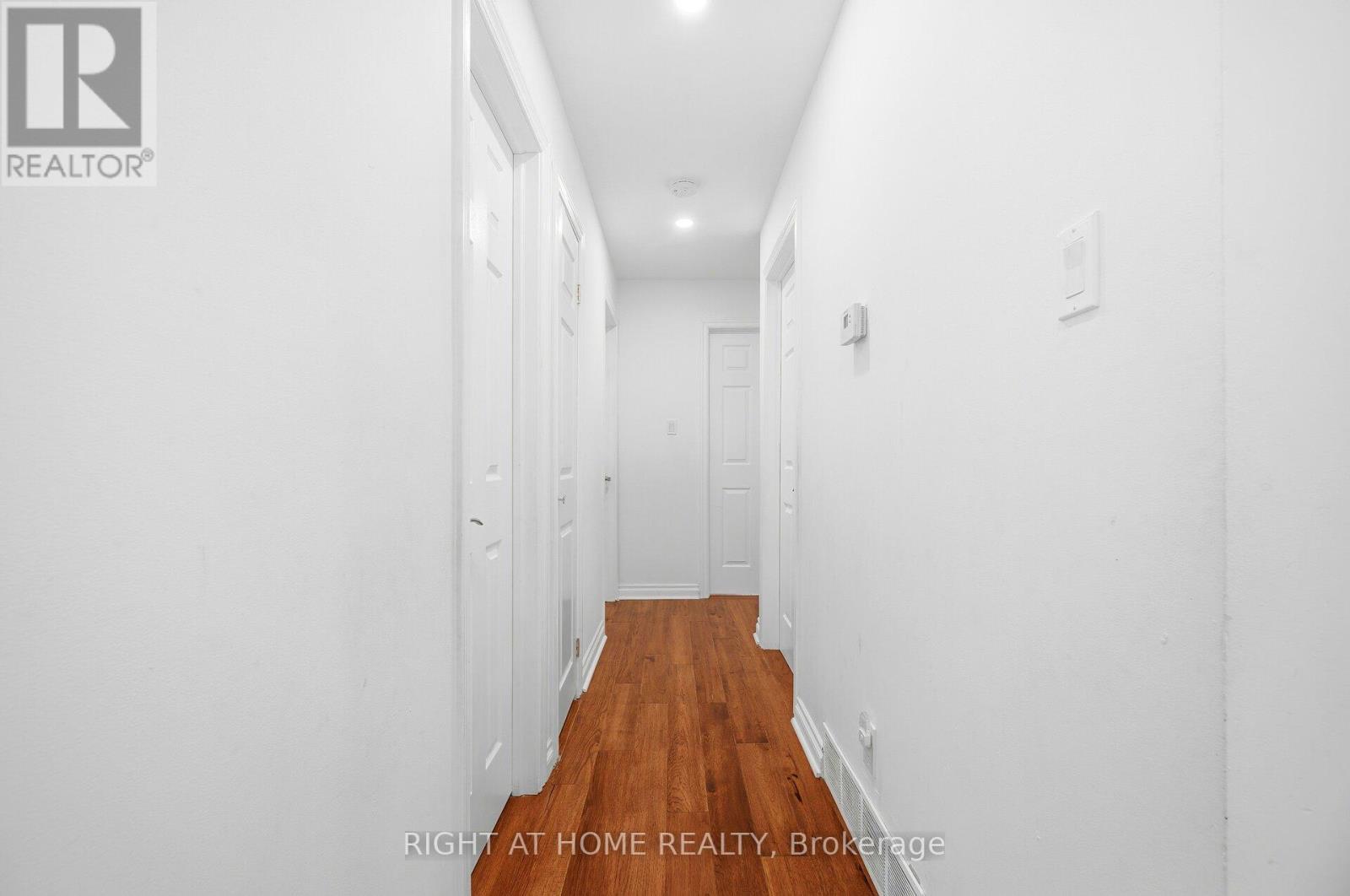 423 Melores Drive, Burlington, Ontario  L7L 4V3 - Photo 18 - W12779054