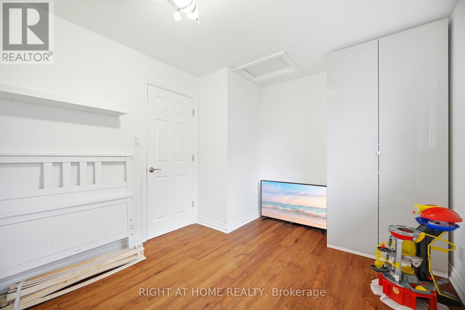 423 Melores Drive, Burlington, Ontario  L7L 4V3 - Photo 27 - W12779054