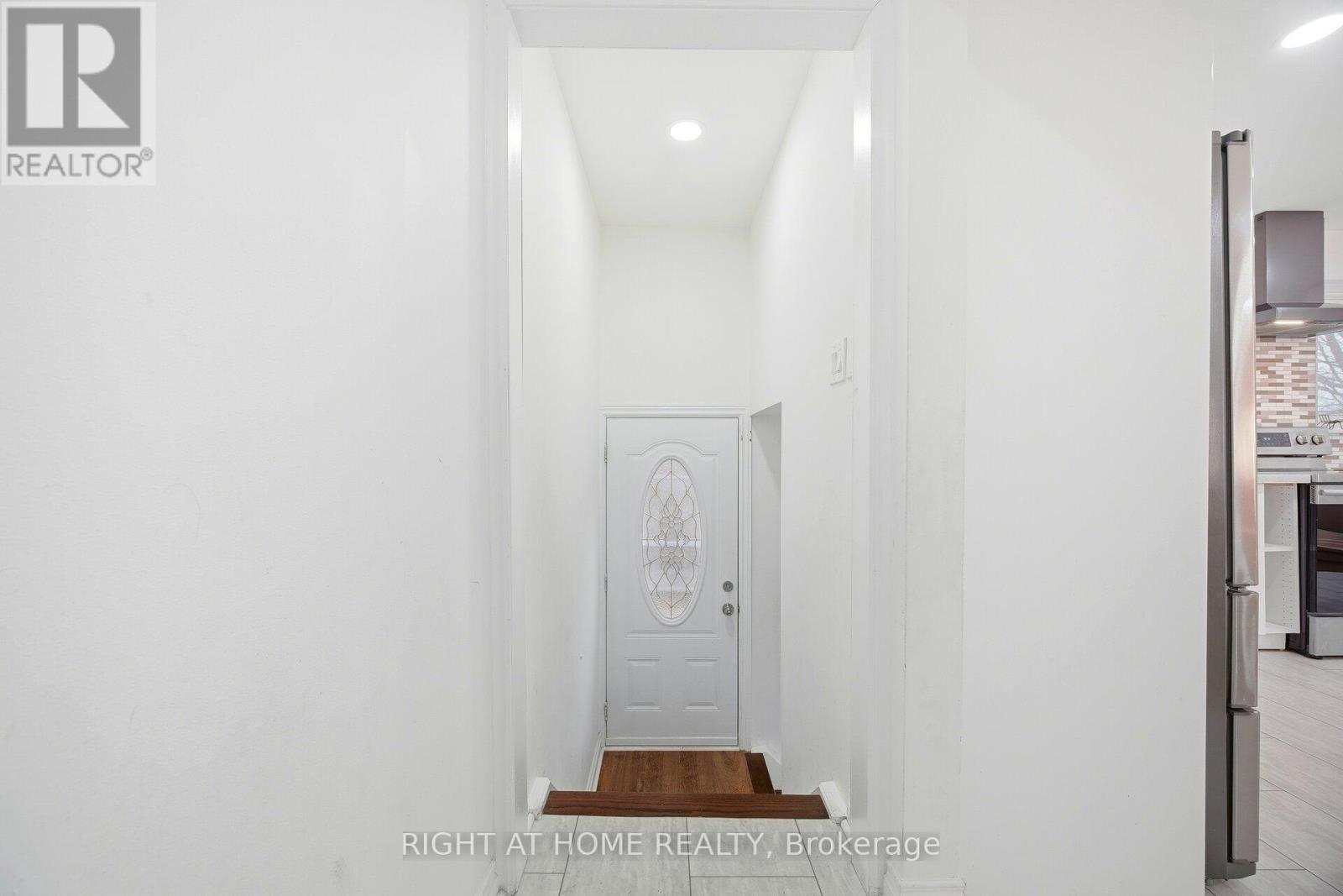 423 Melores Drive, Burlington, Ontario  L7L 4V3 - Photo 28 - W12779054