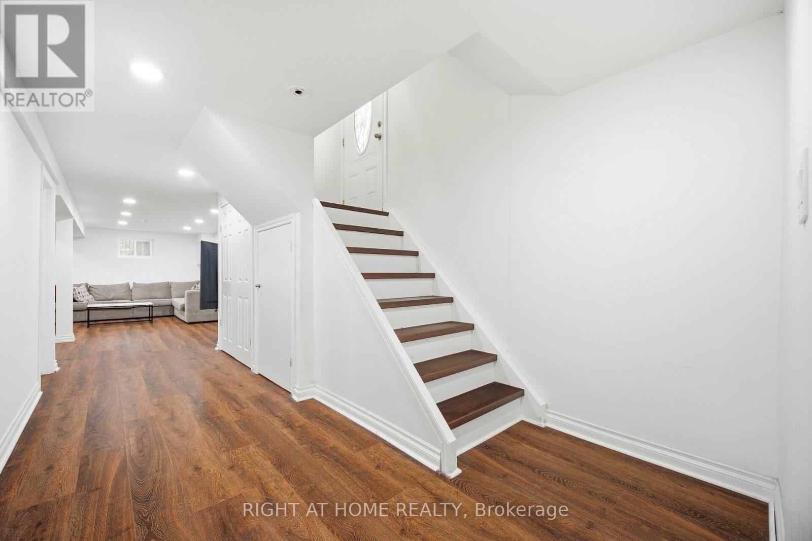 423 Melores Drive, Burlington, Ontario  L7L 4V3 - Photo 29 - W12779054