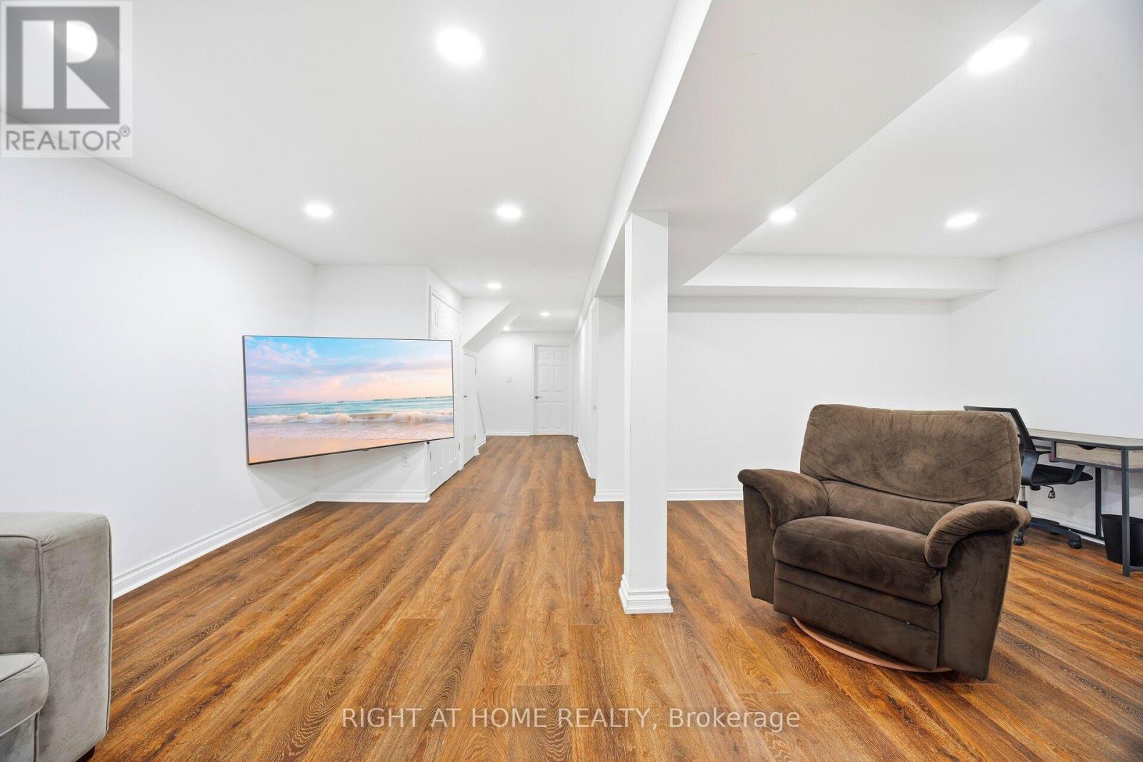 423 Melores Drive, Burlington, Ontario  L7L 4V3 - Photo 34 - W12779054