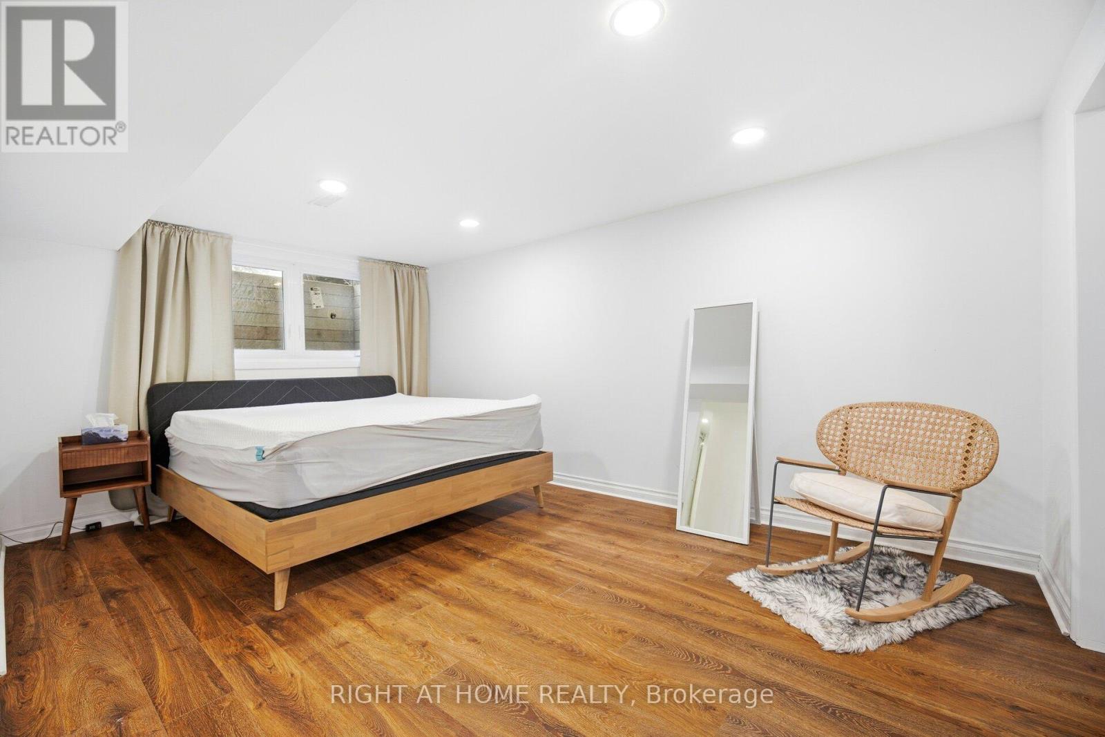 423 Melores Drive, Burlington, Ontario  L7L 4V3 - Photo 35 - W12779054