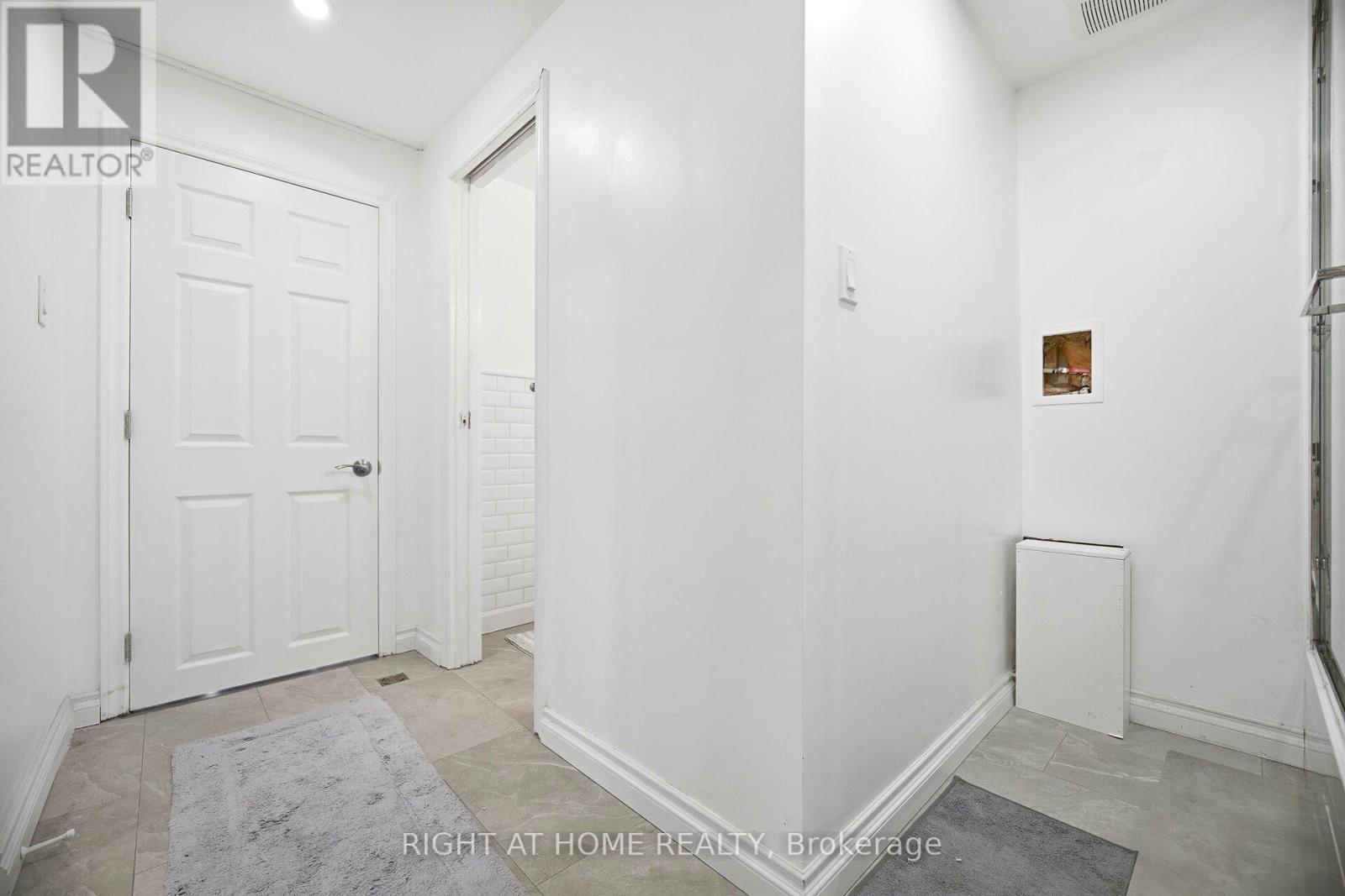 423 Melores Drive, Burlington, Ontario  L7L 4V3 - Photo 39 - W12779054