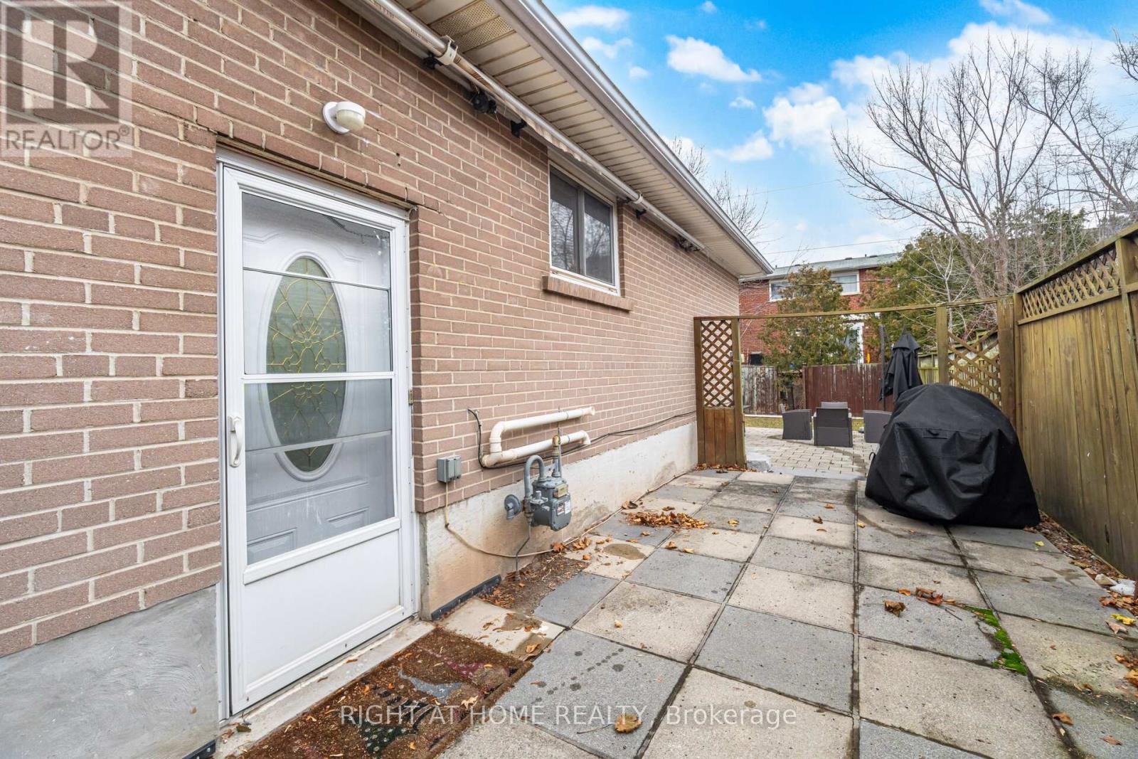 423 Melores Drive, Burlington, Ontario  L7L 4V3 - Photo 43 - W12779054