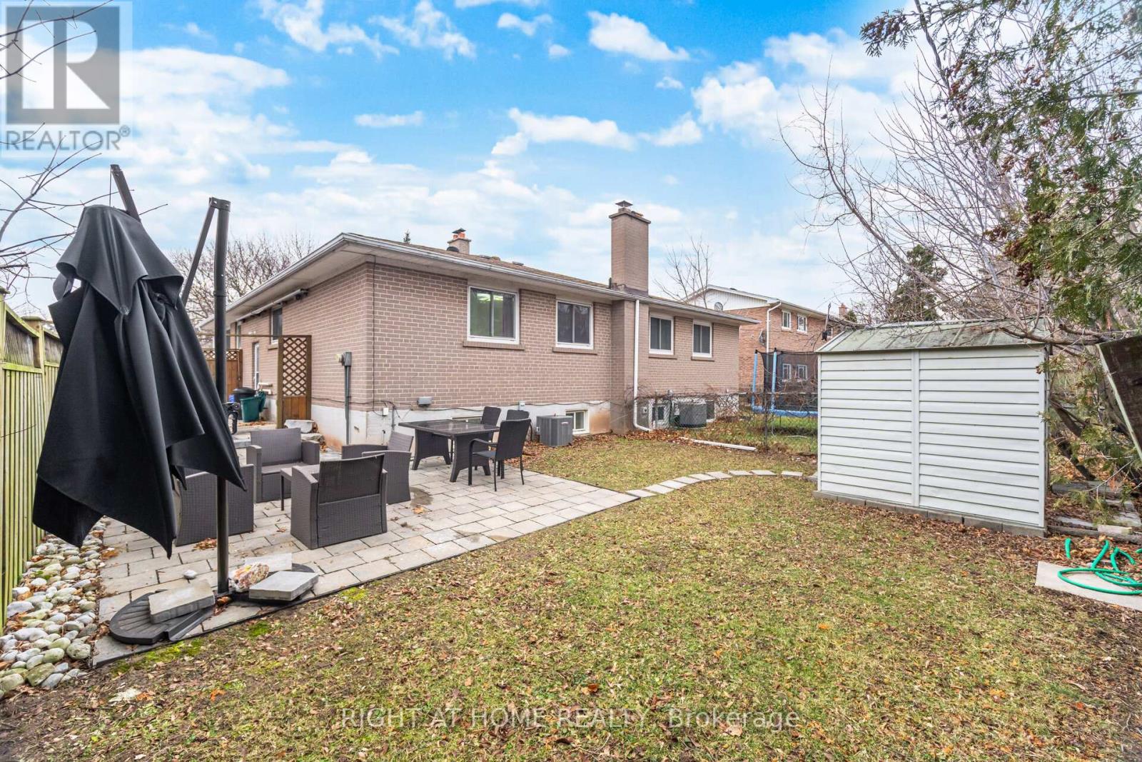423 Melores Drive, Burlington, Ontario  L7L 4V3 - Photo 45 - W12779054