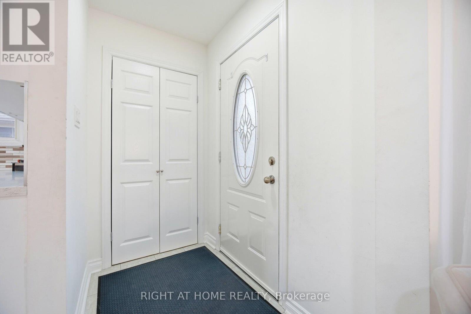 423 Melores Drive, Burlington, Ontario  L7L 4V3 - Photo 8 - W12779054