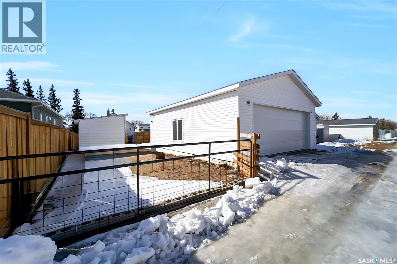 207 5th Avenue E, Biggar, Saskatchewan  S0K 0M0 - Photo 44 - SK028344