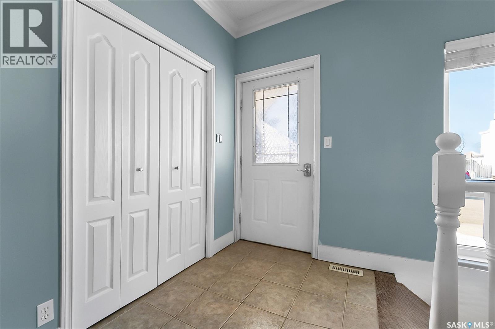 207 5th Avenue E, Biggar, Saskatchewan  S0K 0M0 - Photo 6 - SK028344