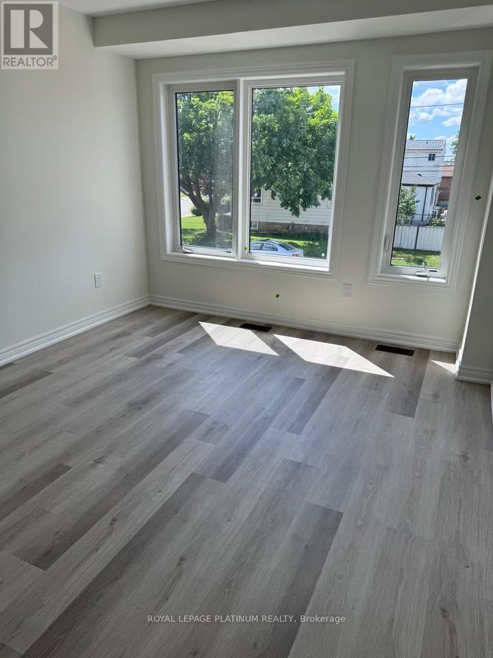 10 Reid Avenue N, Hamilton, Ontario  L8H 0B5 - Photo 2 - X12779018