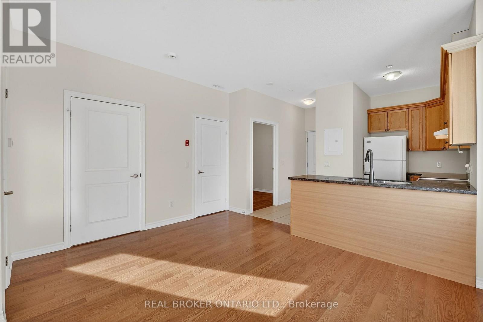 102 - 95 Wilson Street W, Hamilton, Ontario  L8L 5C4 - Photo 12 - X12779028