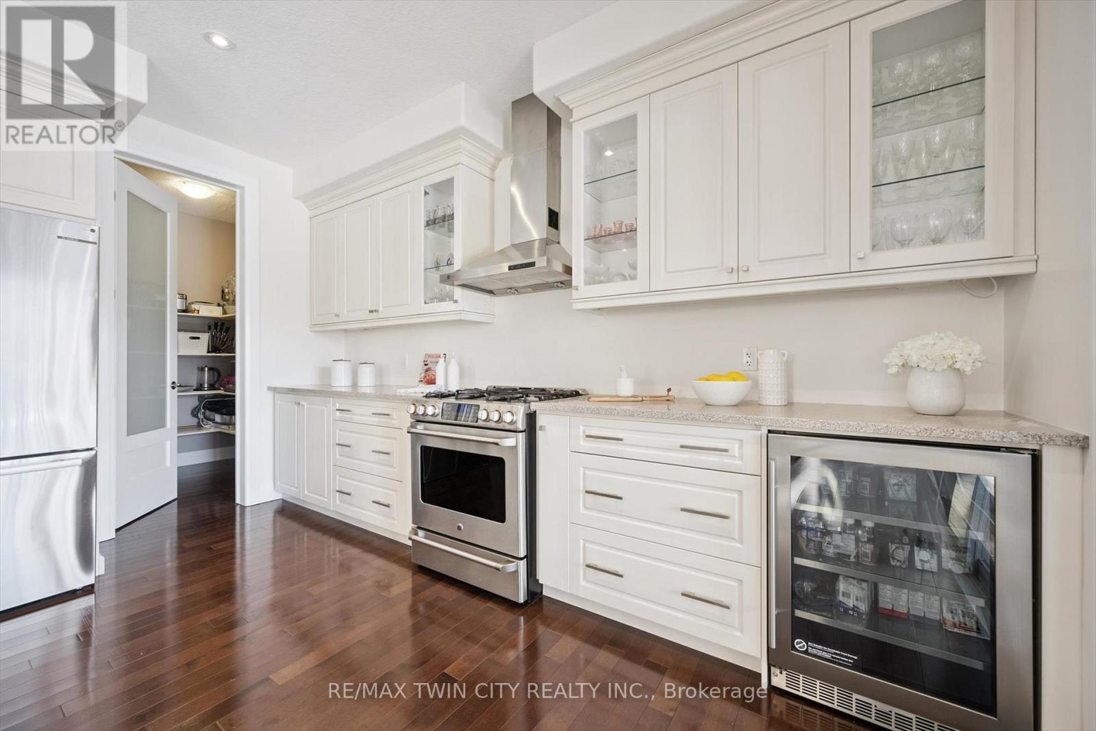 556 Netherwood Crescent, Kitchener, Ontario  N2P 0B8 - Photo 11 - X12779084