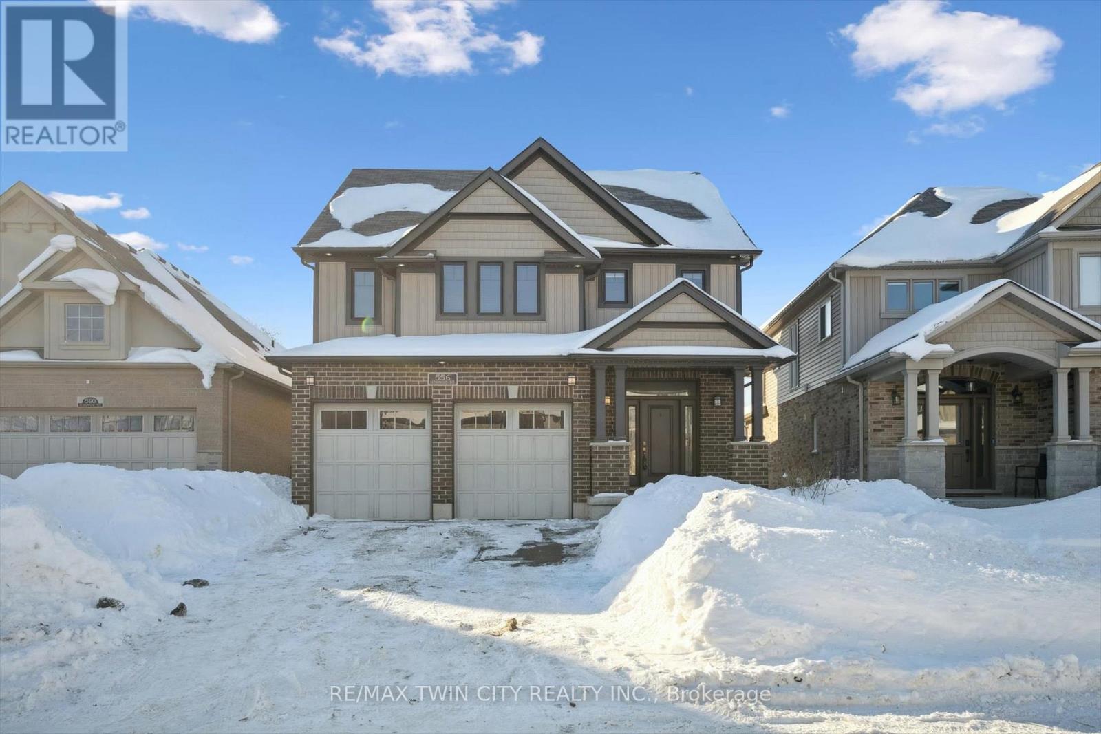 556 Netherwood Crescent, Kitchener, Ontario  N2P 0B8 - Photo 2 - X12779084