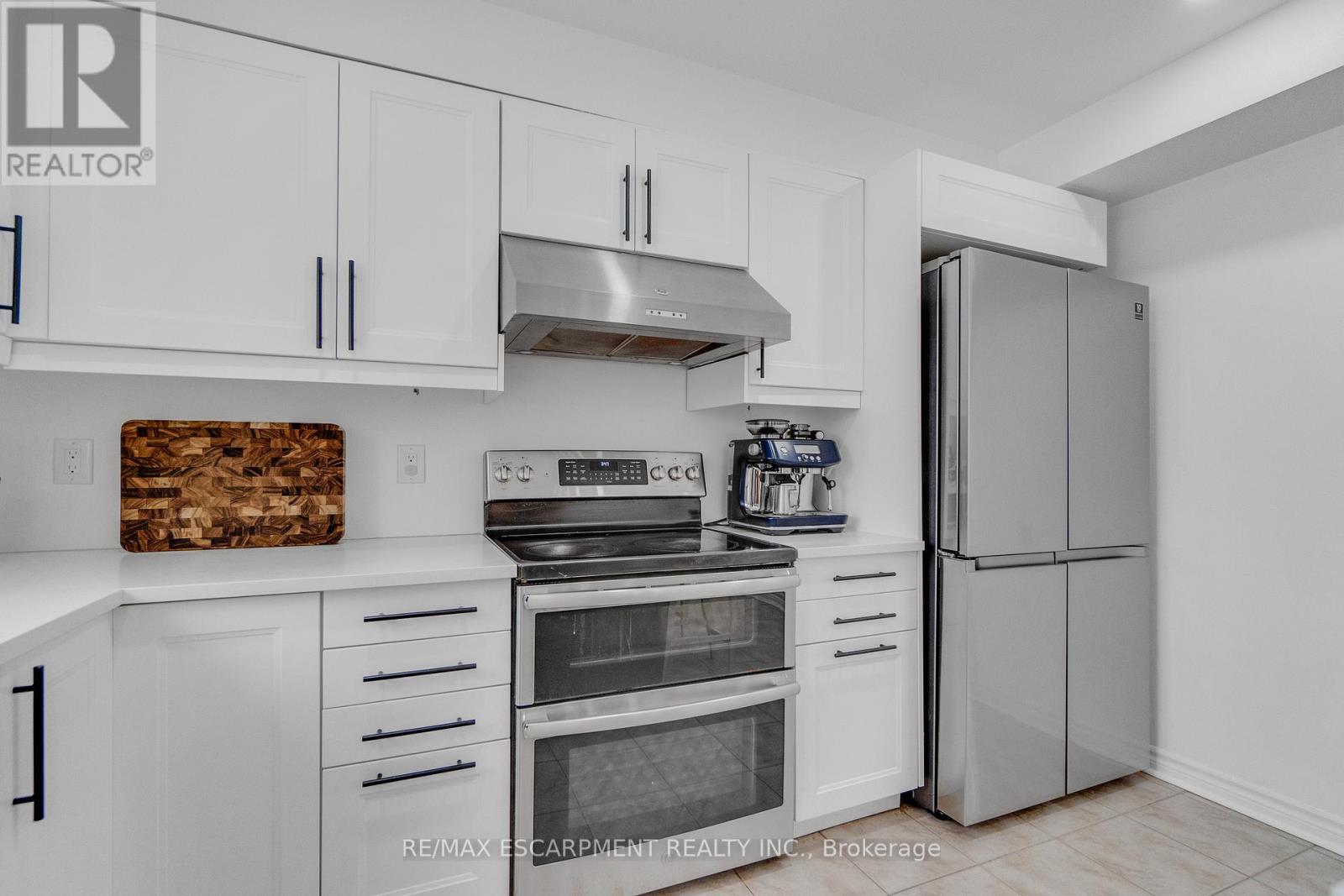 191 Hawkswood Trail, Hamilton, Ontario  L9B 2T1 - Photo 17 - X12779122