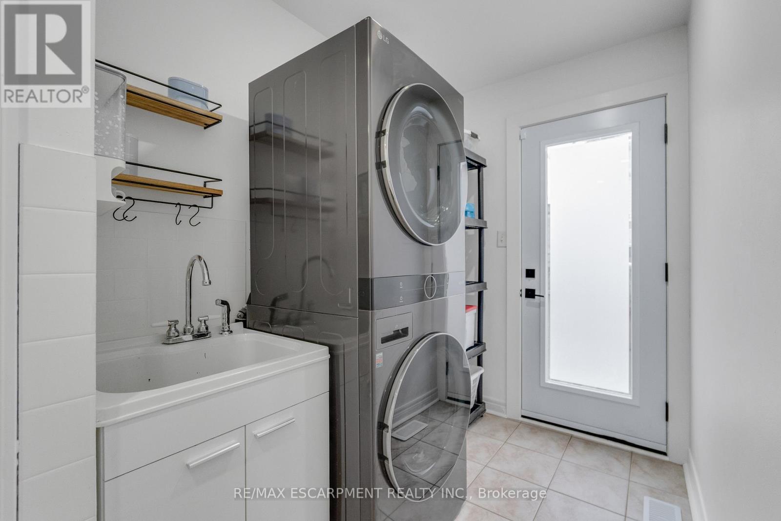 191 Hawkswood Trail, Hamilton, Ontario  L9B 2T1 - Photo 25 - X12779122