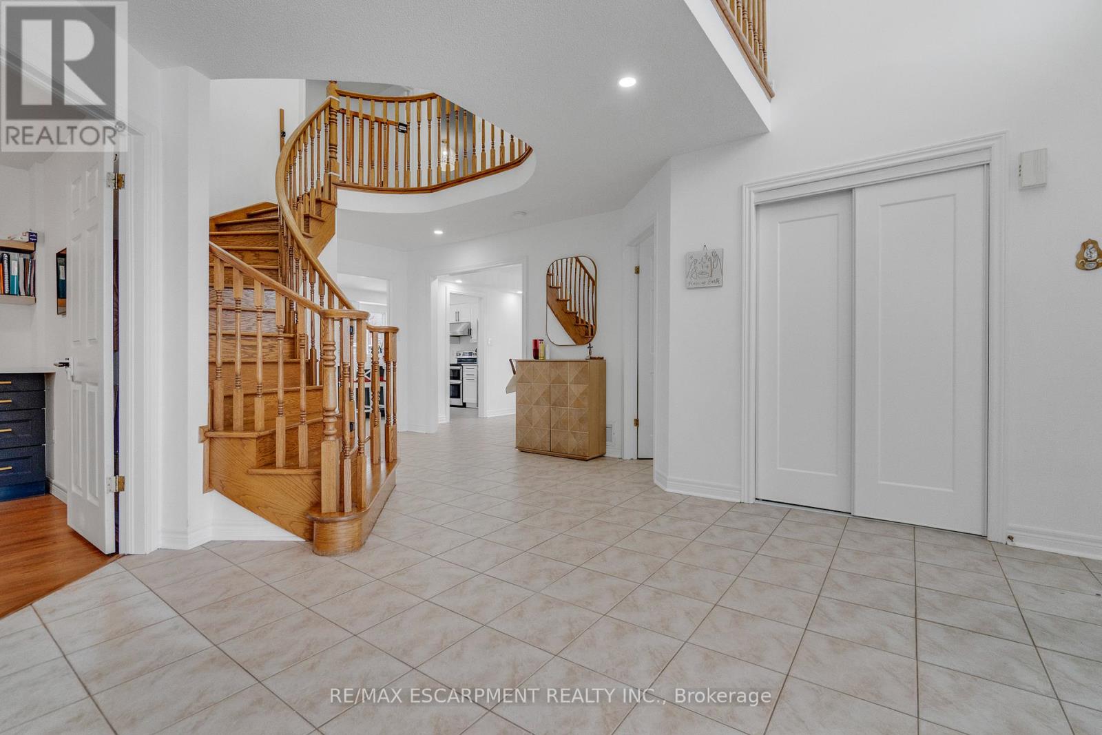 191 Hawkswood Trail, Hamilton, Ontario  L9B 2T1 - Photo 7 - X12779122