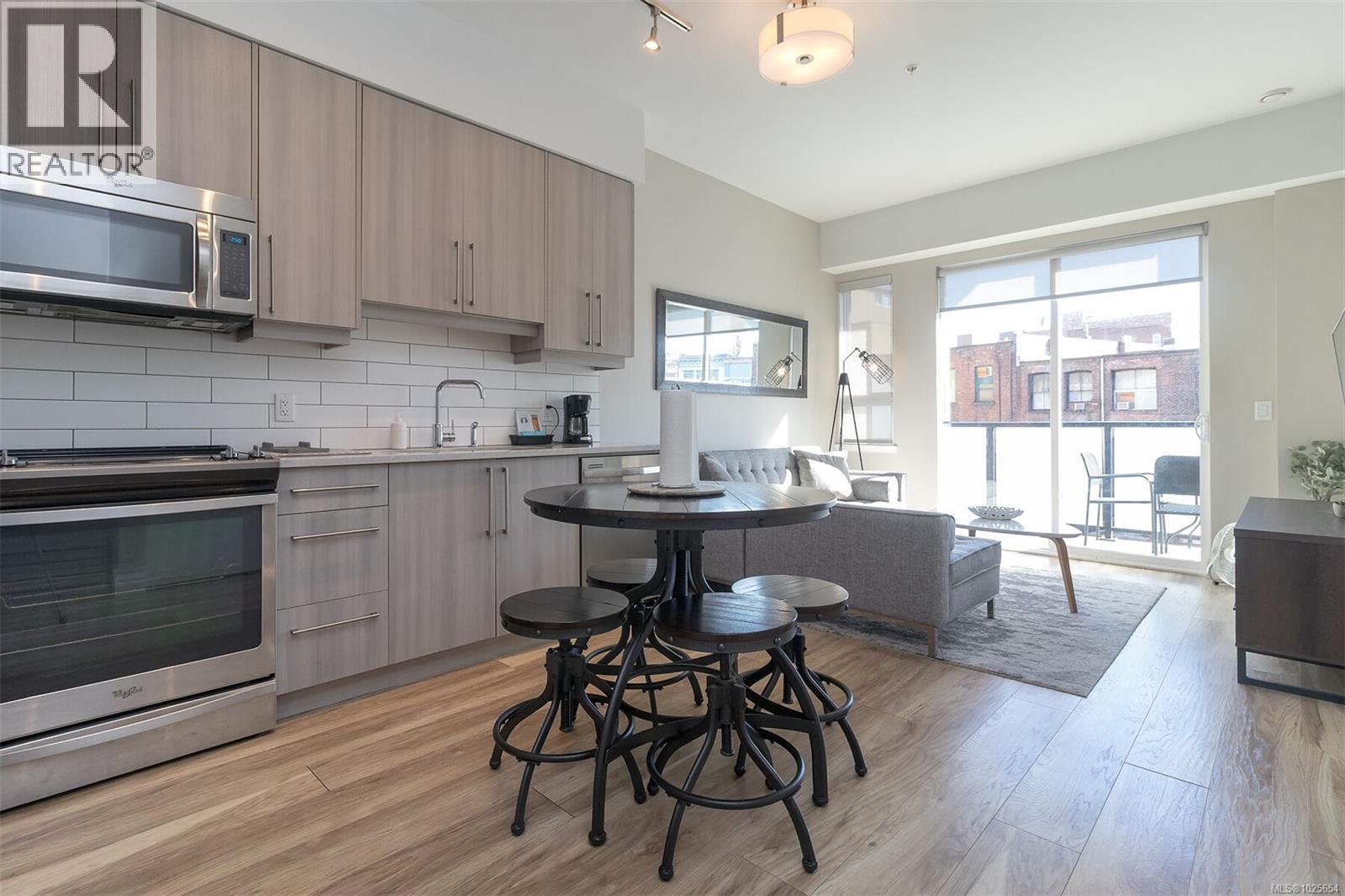 210 595 Pandora Ave, Victoria, British Columbia  V8W 1N5 - Photo 3 - 1025654