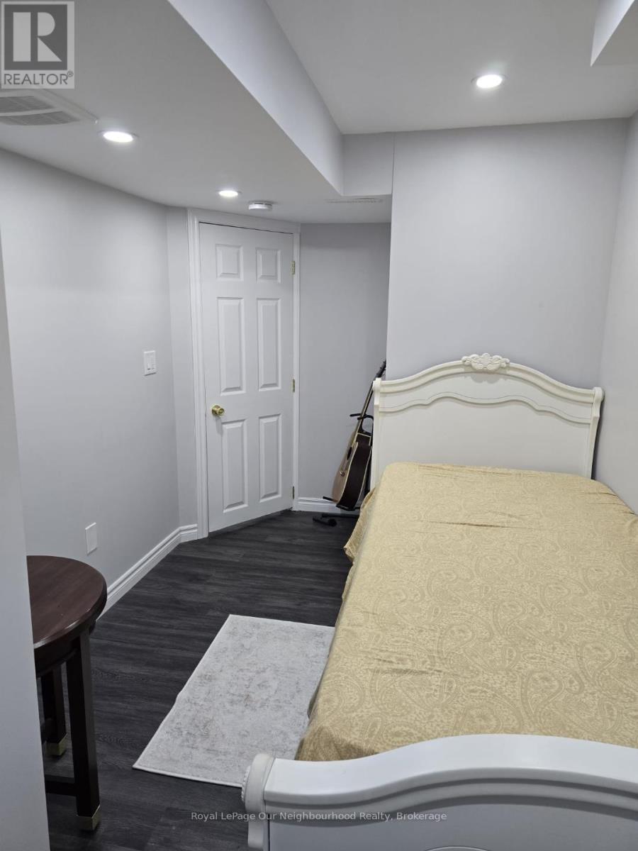 3229 Paul Henderson Drive, Mississauga, Ontario  L5M 0H8 - Photo 11 - W12779184