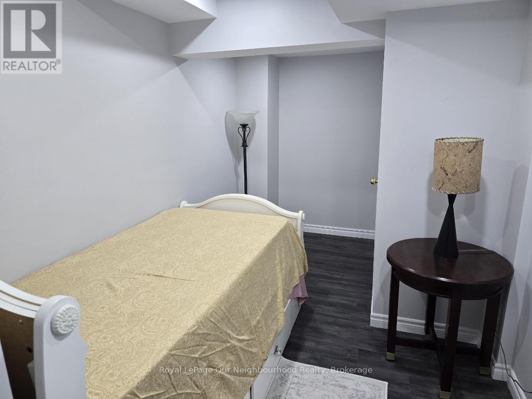 3229 Paul Henderson Drive, Mississauga, Ontario  L5M 0H8 - Photo 12 - W12779184