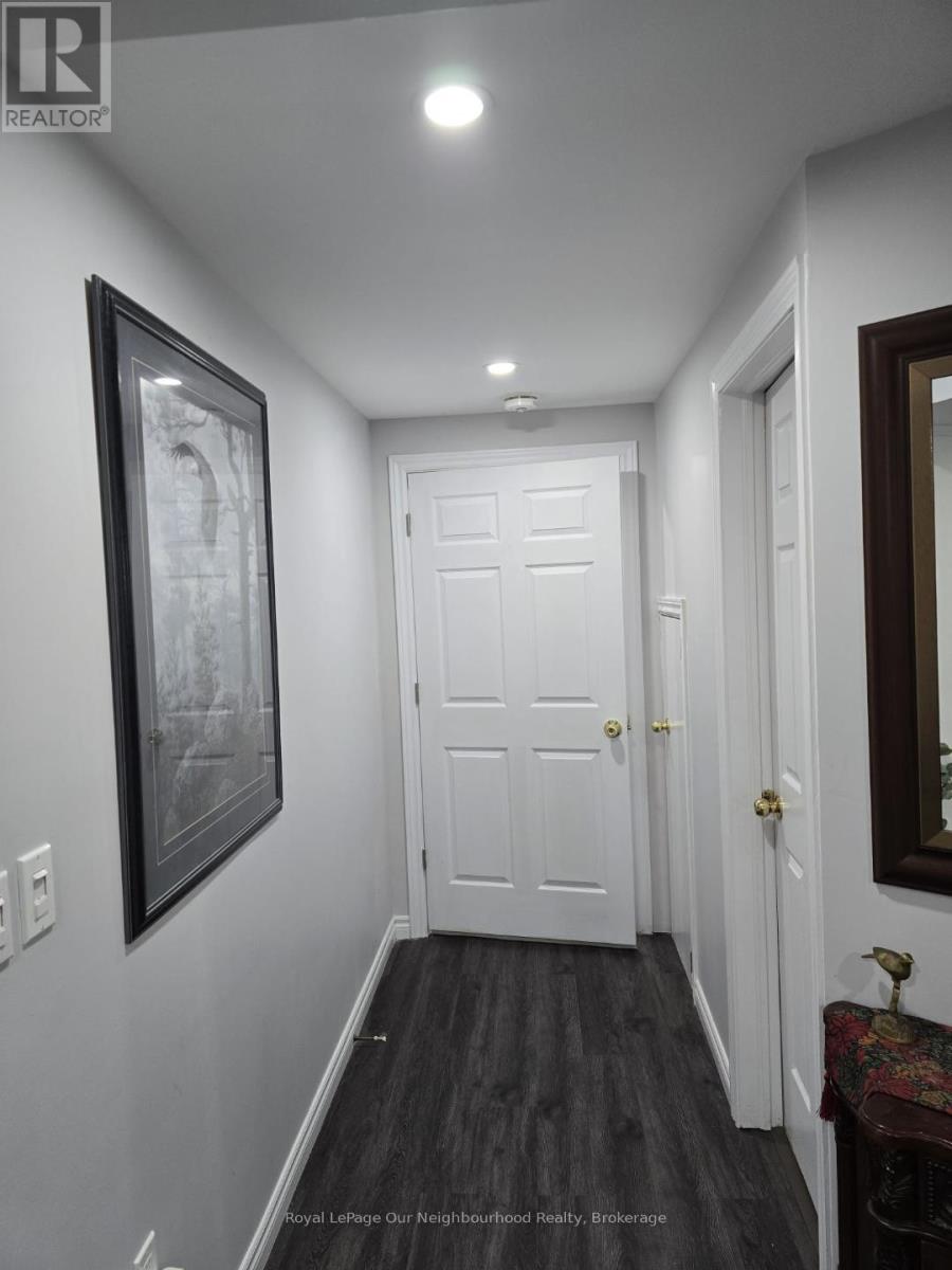 3229 Paul Henderson Drive, Mississauga, Ontario  L5M 0H8 - Photo 2 - W12779184