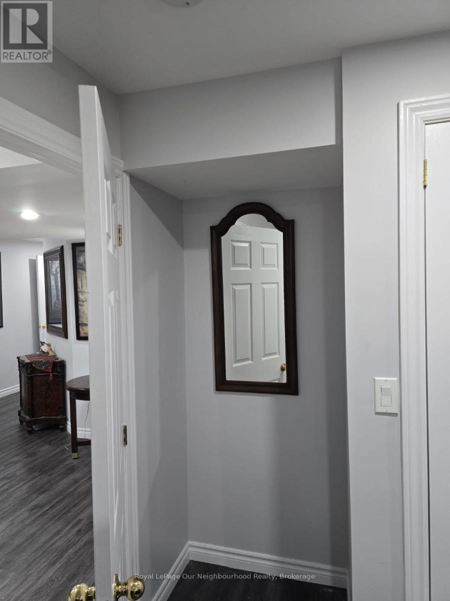 3229 Paul Henderson Drive, Mississauga, Ontario  L5M 0H8 - Photo 3 - W12779184