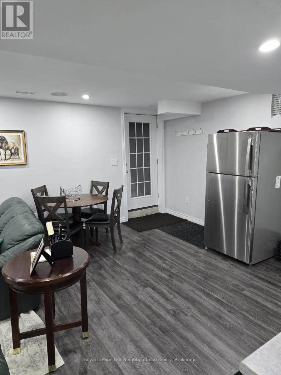 3229 Paul Henderson Drive, Mississauga, Ontario  L5M 0H8 - Photo 5 - W12779184