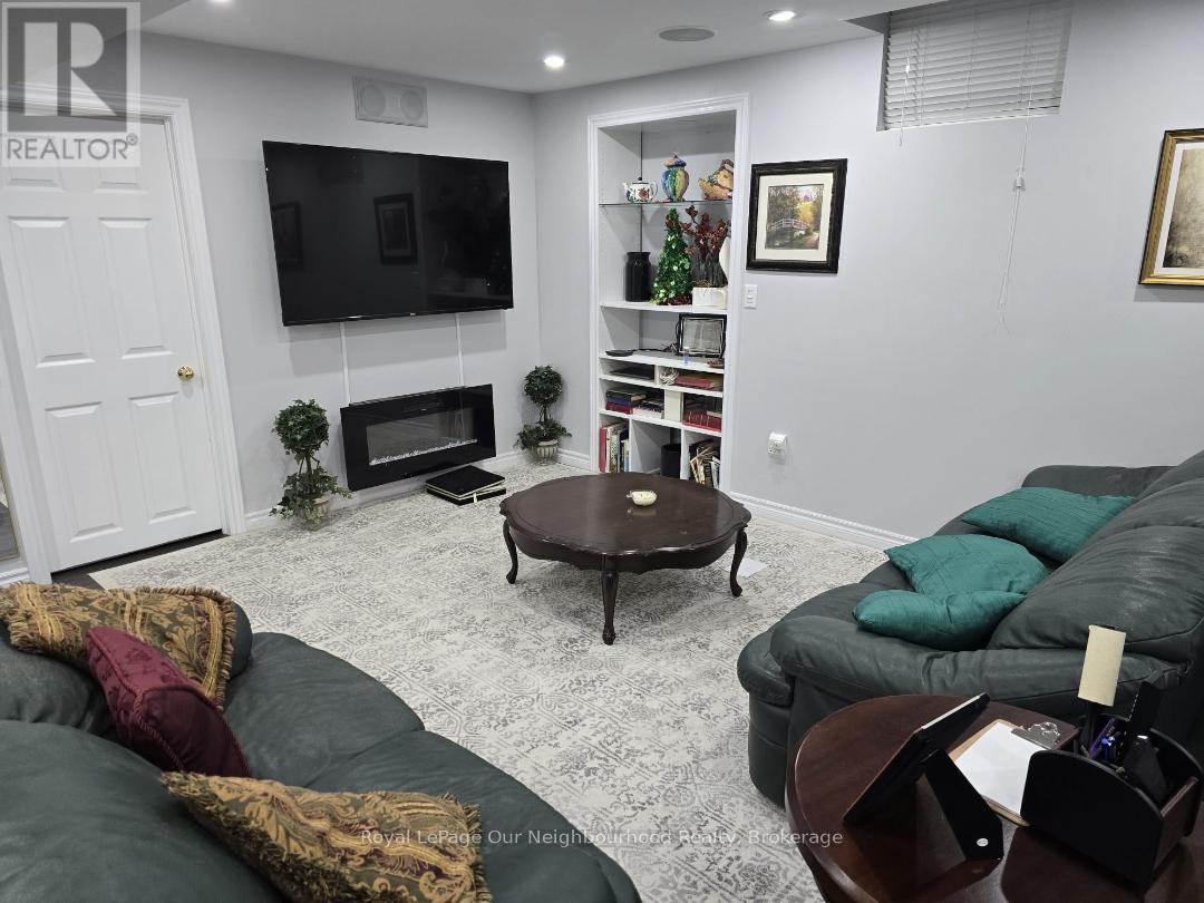 3229 Paul Henderson Drive, Mississauga, Ontario  L5M 0H8 - Photo 6 - W12779184