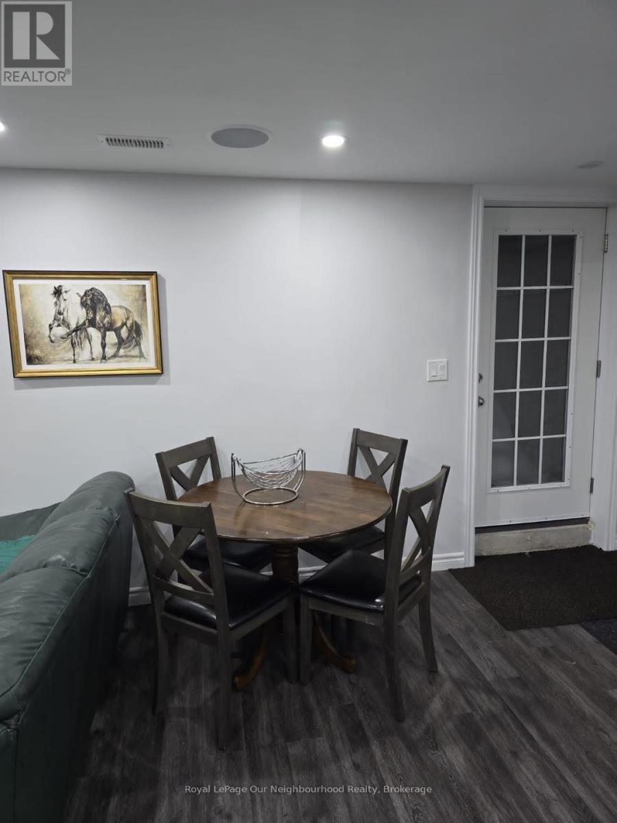 3229 Paul Henderson Drive, Mississauga, Ontario  L5M 0H8 - Photo 7 - W12779184