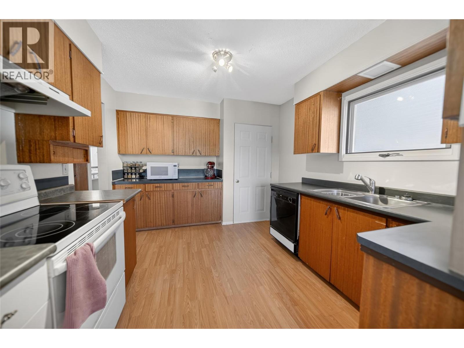 1209 3rd Avenue S, Cranbrook, British Columbia  V1C 2C7 - Photo 11 - 10375035