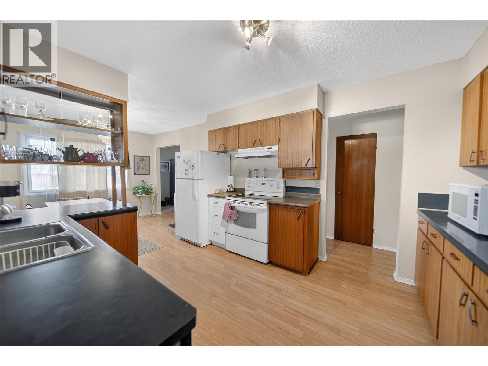 1209 3rd Avenue S, Cranbrook, British Columbia  V1C 2C7 - Photo 12 - 10375035