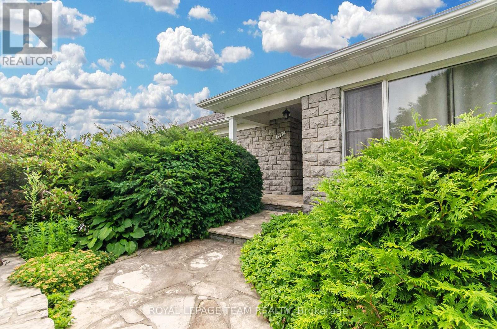 1996 CEDAR LANE TERRACE, Ottawa, Ontario