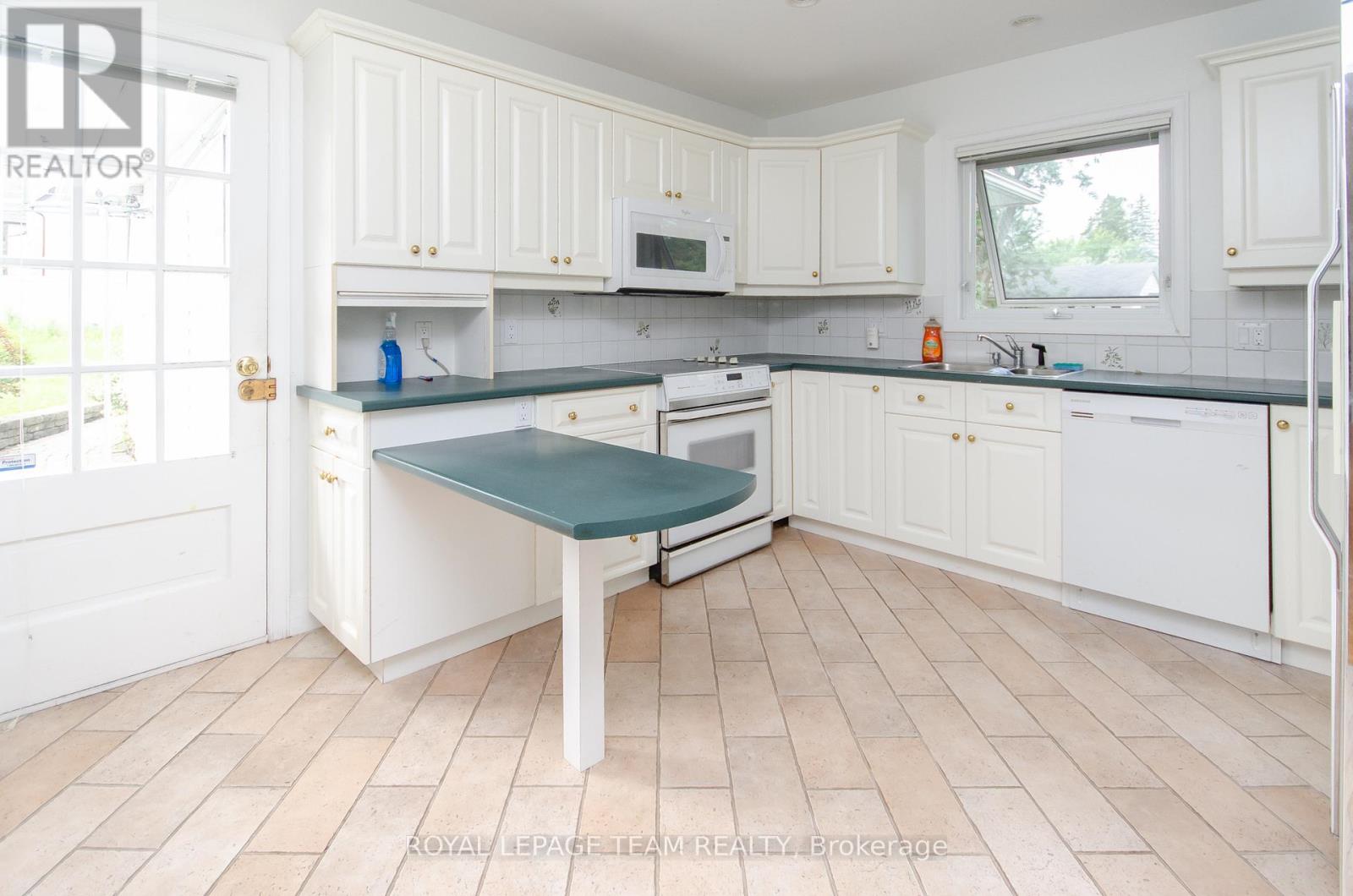 1996 Cedar Lane Terrace, Ottawa, Ontario  K2A 1J8 - Photo 13 - X12779240