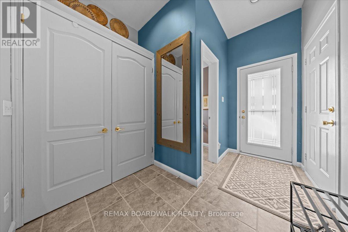 6355 Sablewood Place, Ottawa, Ontario  K1C 7M3 - Photo 3 - X12779302