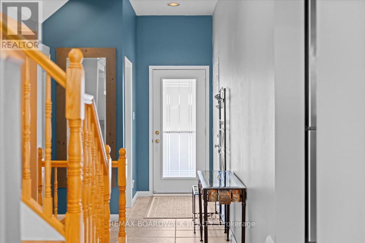 6355 Sablewood Place, Ottawa, Ontario  K1C 7M3 - Photo 4 - X12779302