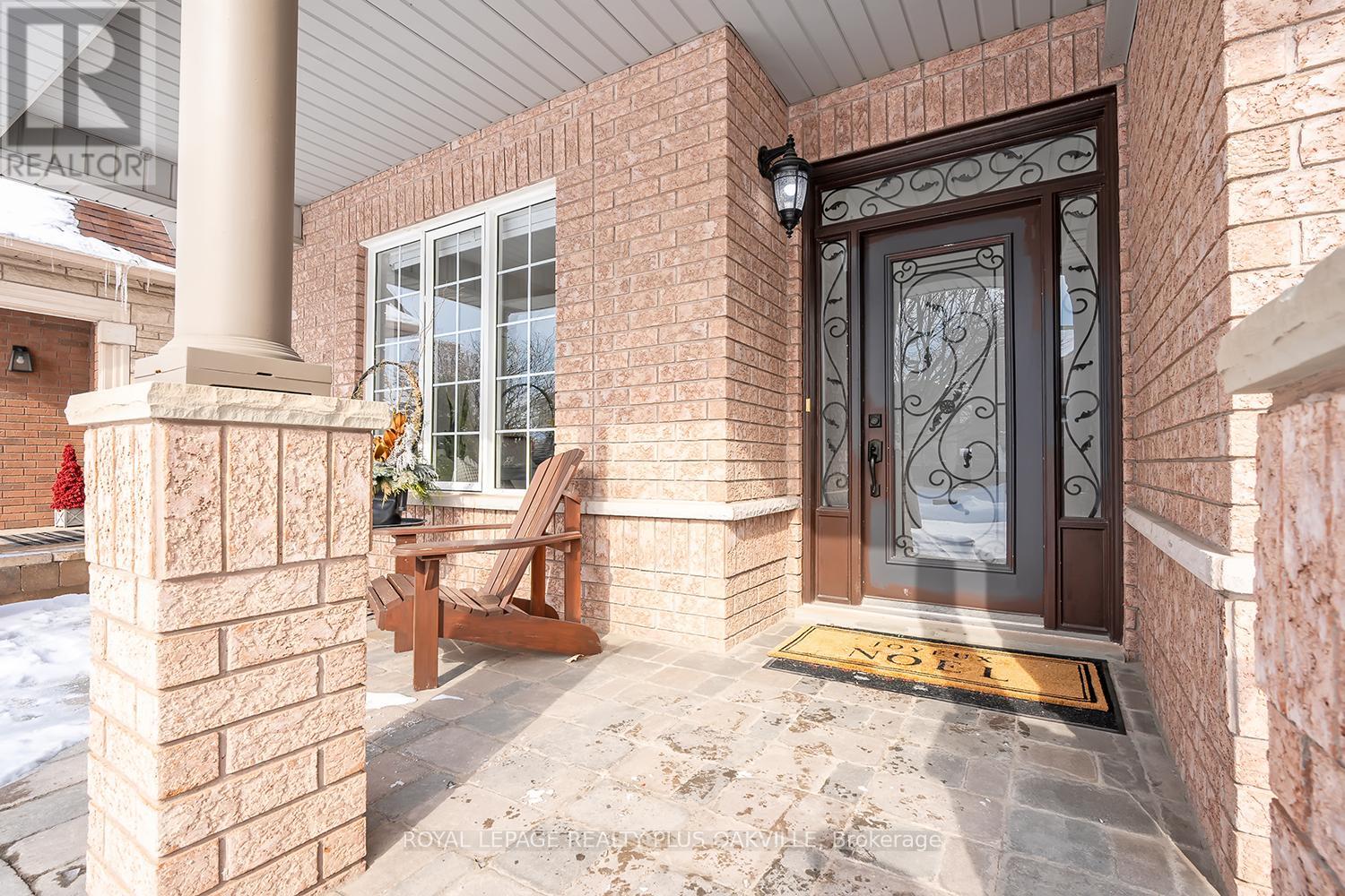 2083 Jaguar Lane, Oakville (Wm Westmount), Ontario  L6M 4R5 - Photo 4 - W12778662