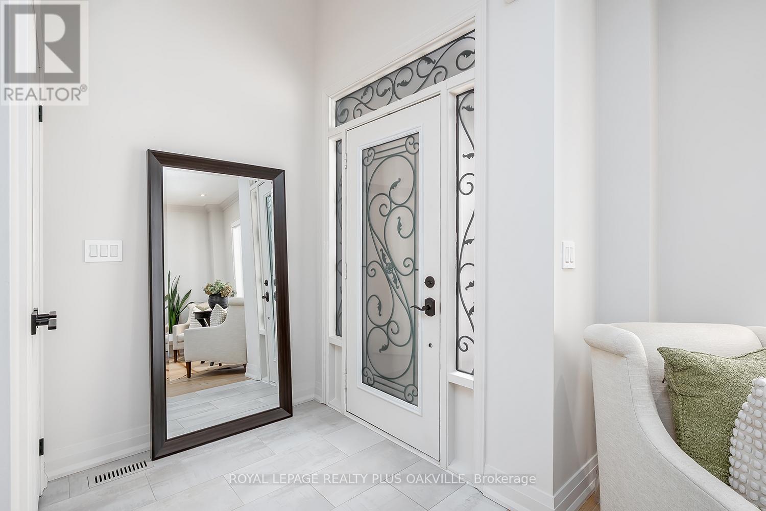 2083 Jaguar Lane, Oakville (Wm Westmount), Ontario  L6M 4R5 - Photo 5 - W12778662