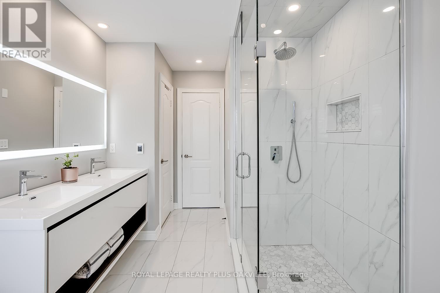 2083 Jaguar Lane, Oakville (Wm Westmount), Ontario  L6M 4R5 - Photo 32 - W12778662