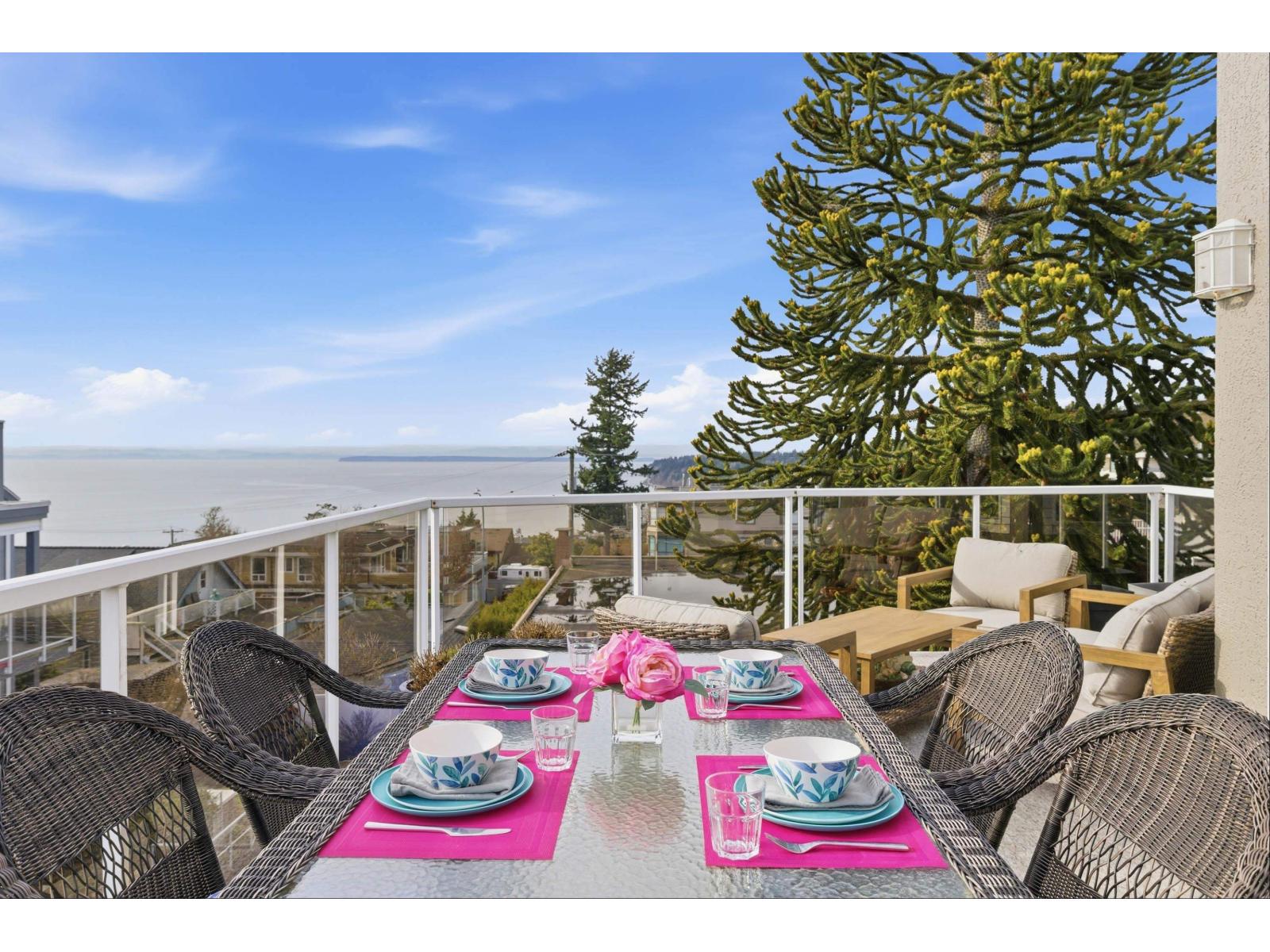 302 15130 Prospect Avenue, White Rock, British Columbia  V4B 2B9 - Photo 2 - R3087764