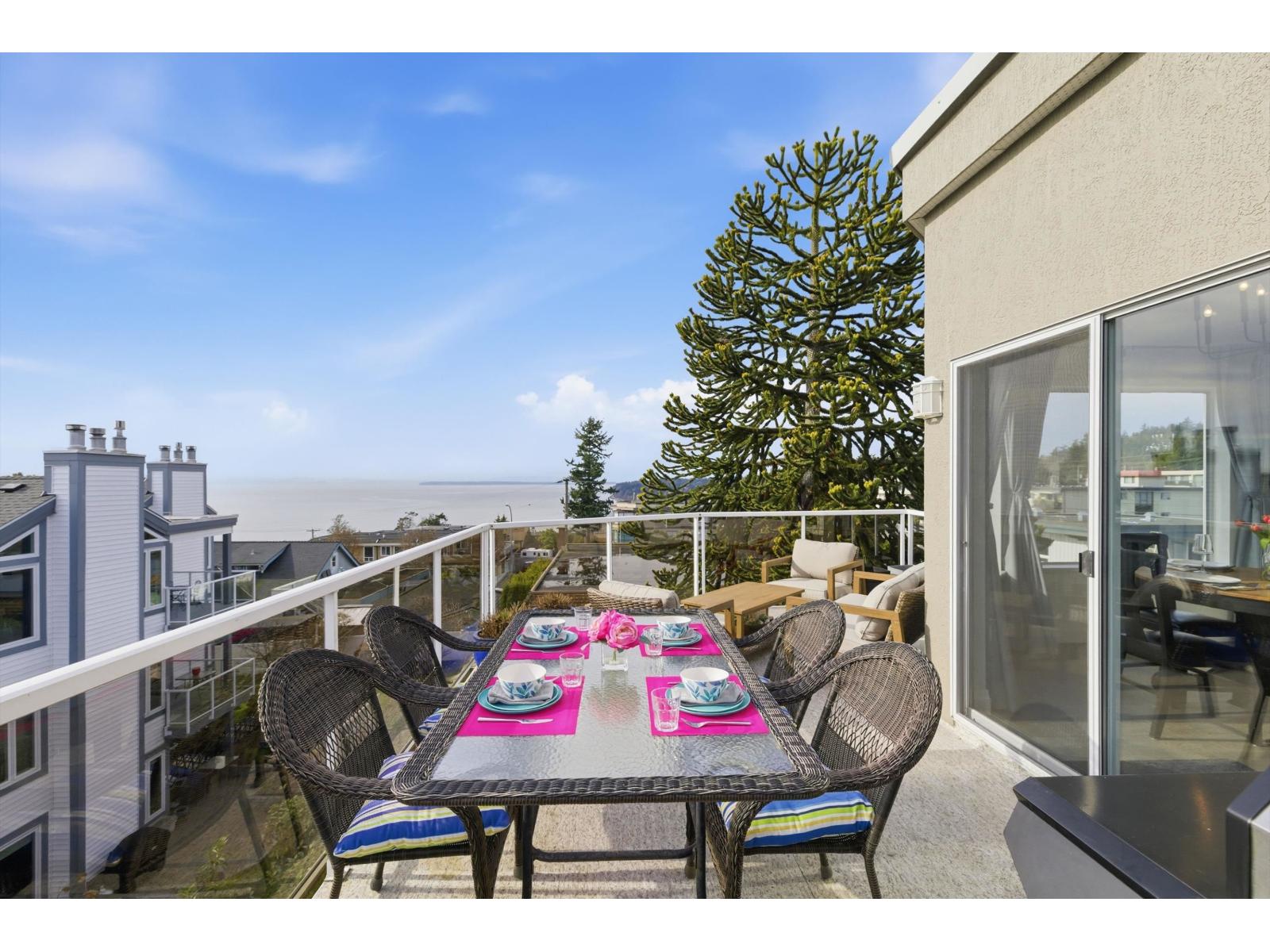302 15130 PROSPECT AVENUE, White Rock, British Columbia