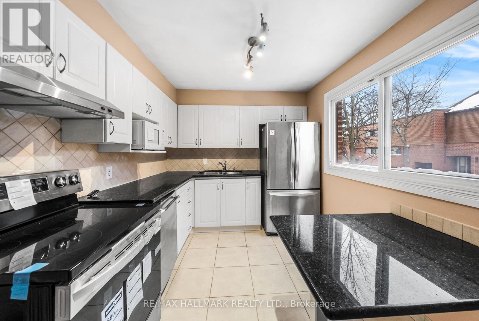 25 Song Meadoway, Toronto, Ontario  M2H 2T8 - Photo 10 - C12779256