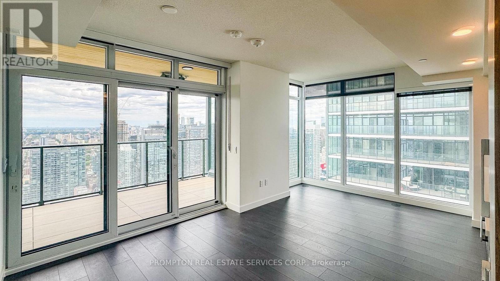 5205 - 3 Concord Cityplace Way, Toronto, Ontario  M5V 0X4 - Photo 3 - C12779258