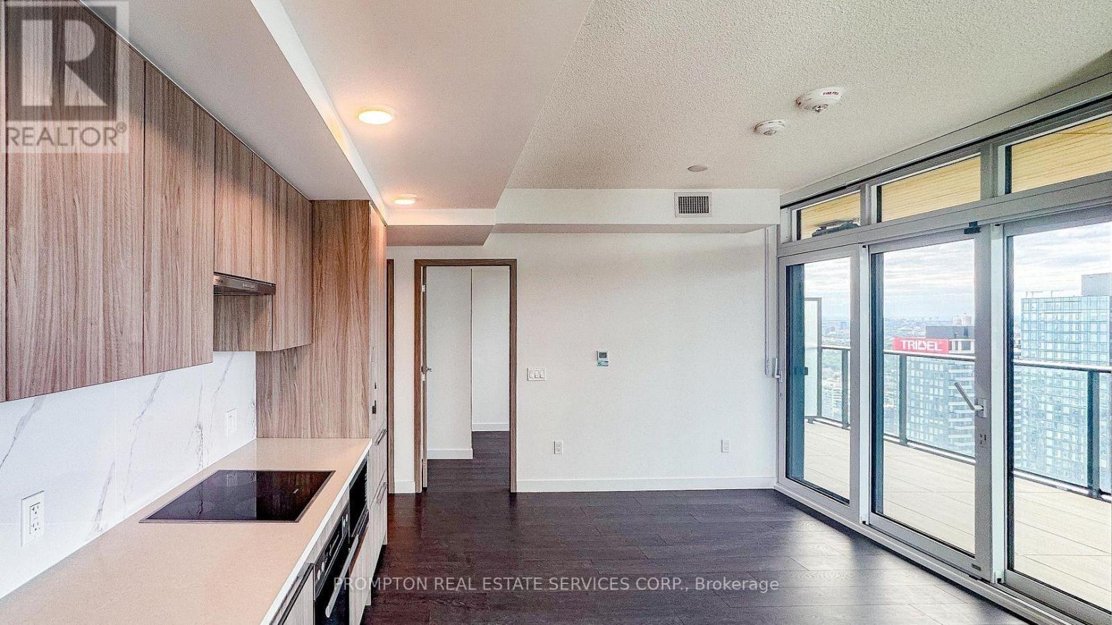 5205 - 3 Concord Cityplace Way, Toronto, Ontario  M5V 0X4 - Photo 4 - C12779258