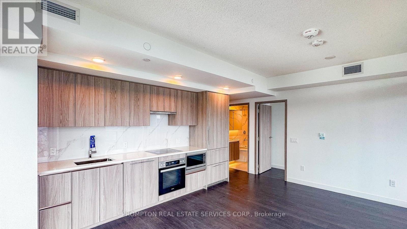 5205 - 3 Concord Cityplace Way, Toronto, Ontario  M5V 0X4 - Photo 5 - C12779258