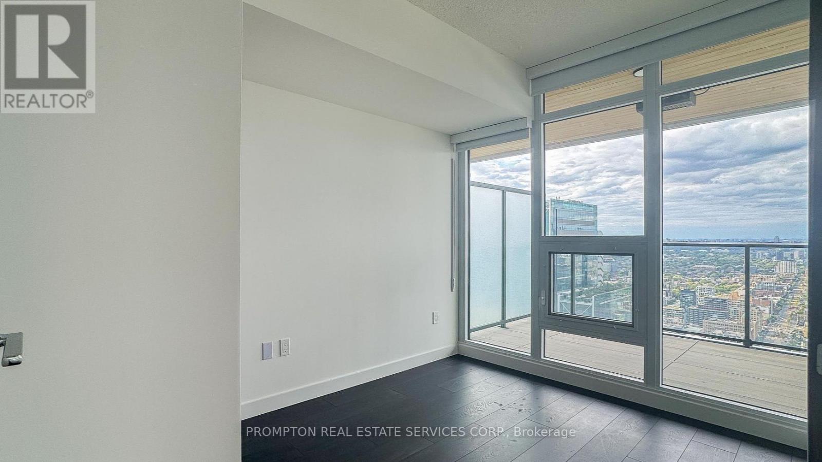 5205 - 3 Concord Cityplace Way, Toronto, Ontario  M5V 0X4 - Photo 8 - C12779258